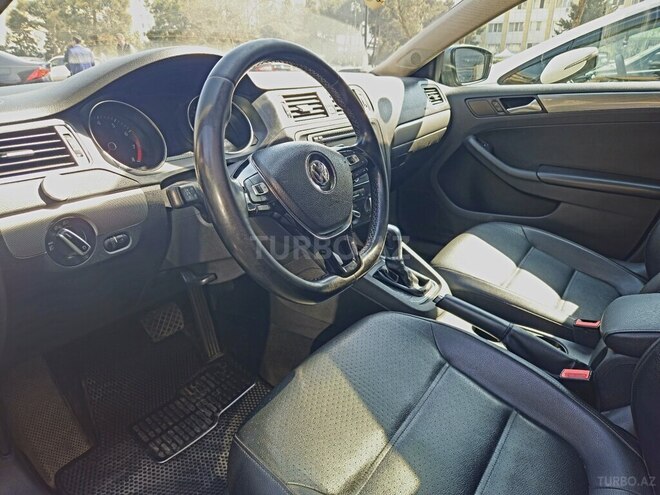 Volkswagen Jetta-4