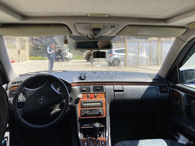 Mercedes E 240 1999, 450,000 km - 2.4 л - Bakı