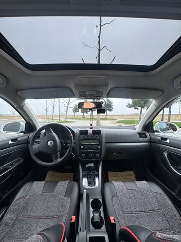 Volkswagen Jetta-5