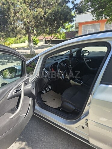 Opel Astra 2011, 223,000 km - 1.4 l - Quba