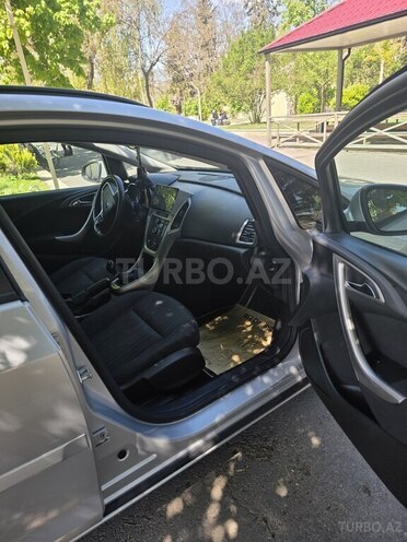 Opel Astra 2011, 223,000 km - 1.4 l - Quba