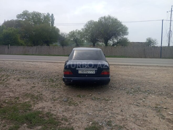 Mercedes E 200 1994, 574,599 km - 2.0 l - Füzuli