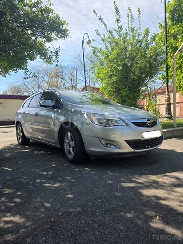 Opel Astra 2011, 223,000 km - 1.4 l - Quba