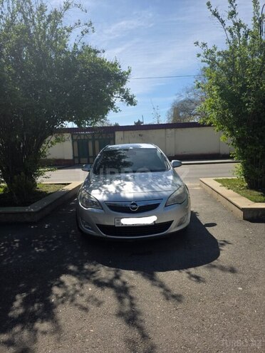 Opel Astra 2011, 223,000 km - 1.4 l - Quba