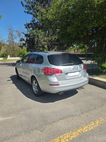 Opel Astra 2011, 223,000 km - 1.4 l - Quba