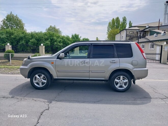 Nissan X-Trail 2002, 225,600 km - 2.0 l - Qax