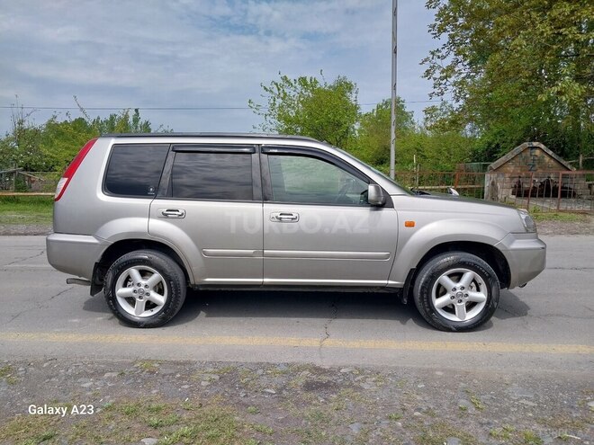 Nissan X-Trail 2002, 225,600 km - 2.0 l - Qax