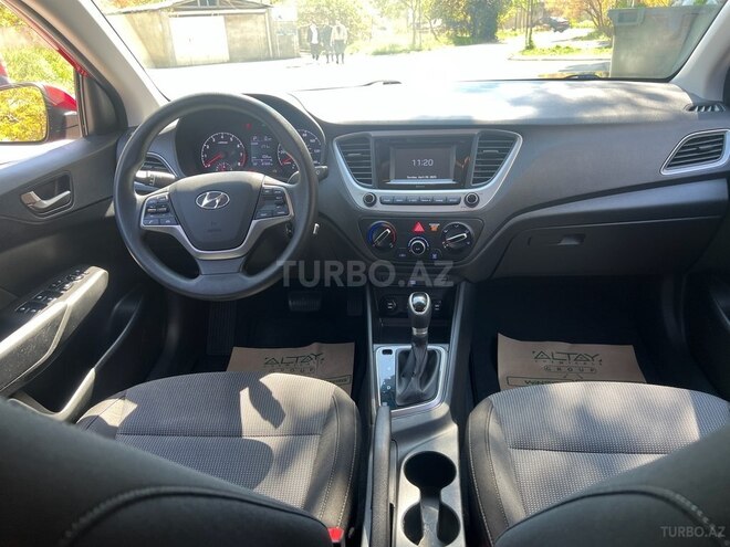 Hyundai Accent-4