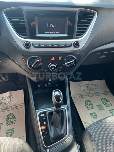 Hyundai Accent-9