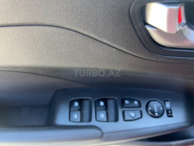 Hyundai Accent-12