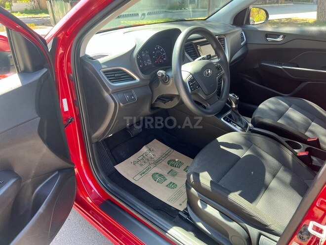 Hyundai Accent-13