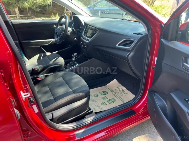 Hyundai Accent-15