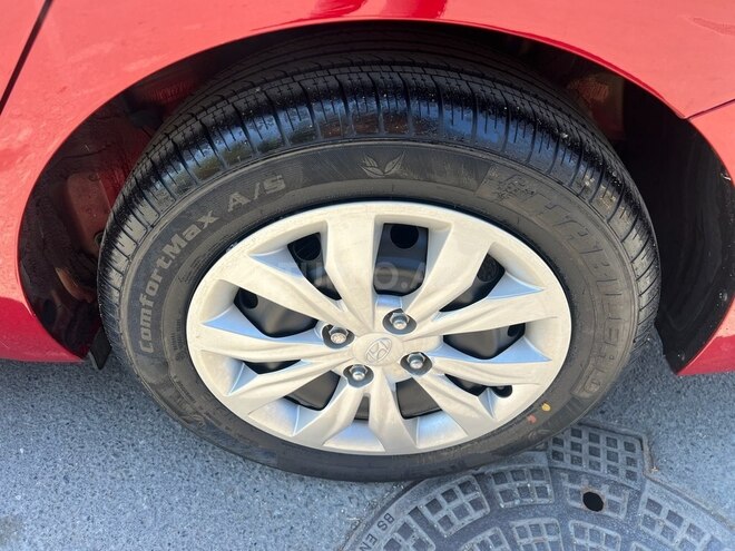 Hyundai Accent-20