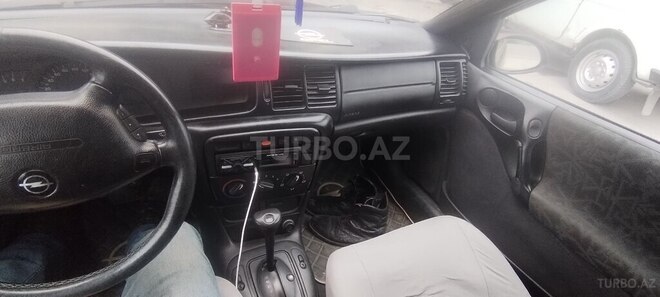 Opel Vectra 1997, 342,000 km - 1.6 l - Salyan