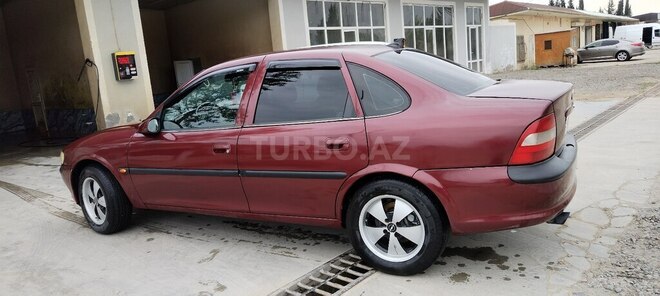 Opel Vectra 1997, 342,000 km - 1.6 l - Salyan