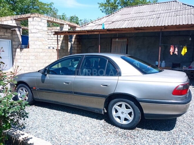 Opel Omega 1995, 250,000 km - 2.0 l - Gəncə