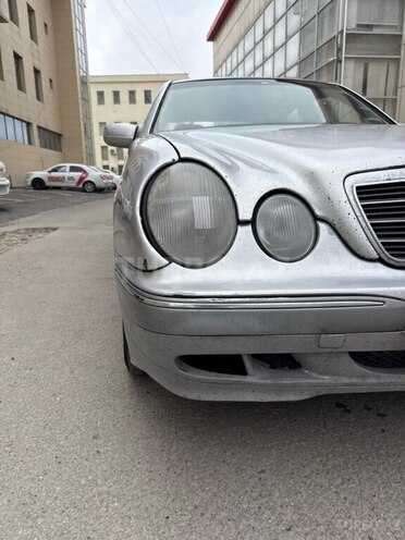Mercedes E 220 d 2001, 74,500 km - 2.2 l - Bakı