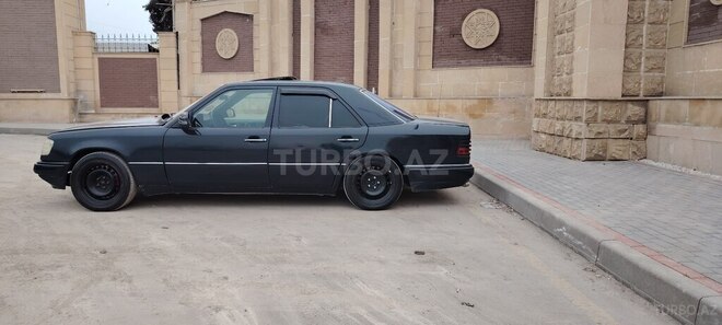 Mercedes E 220 1994, 338,045 km - 2.2 l - Qazax