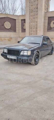 Mercedes E 220 1994, 338,045 km - 2.2 l - Qazax