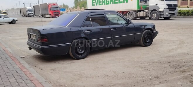 Mercedes E 220 1994, 338,045 km - 2.2 l - Qazax