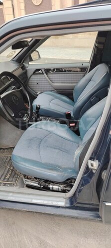 Mercedes E 220 1994, 338,045 km - 2.2 l - Qazax
