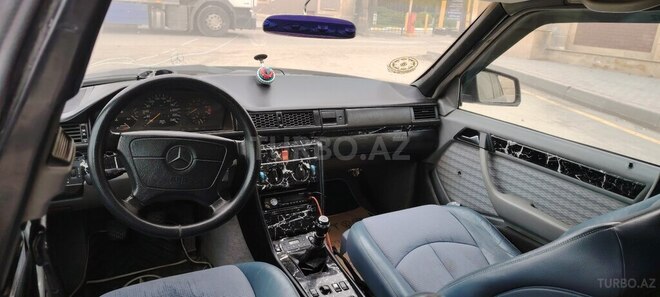 Mercedes E 220 1994, 338,045 km - 2.2 l - Qazax