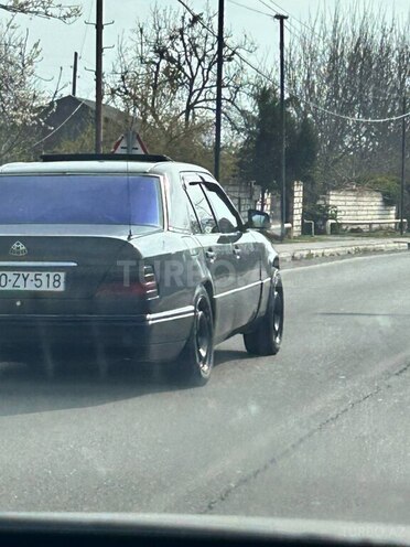 Mercedes E 220 1994, 338,045 km - 2.2 l - Qazax
