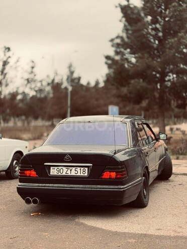 Mercedes E 220 1994, 338,045 km - 2.2 l - Qazax