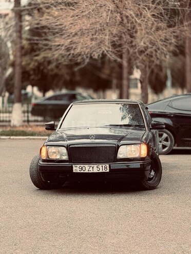 Mercedes E 220 1994, 338,045 km - 2.2 l - Qazax
