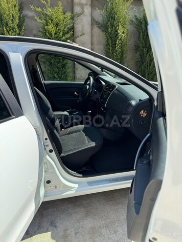 Renault Logan-11