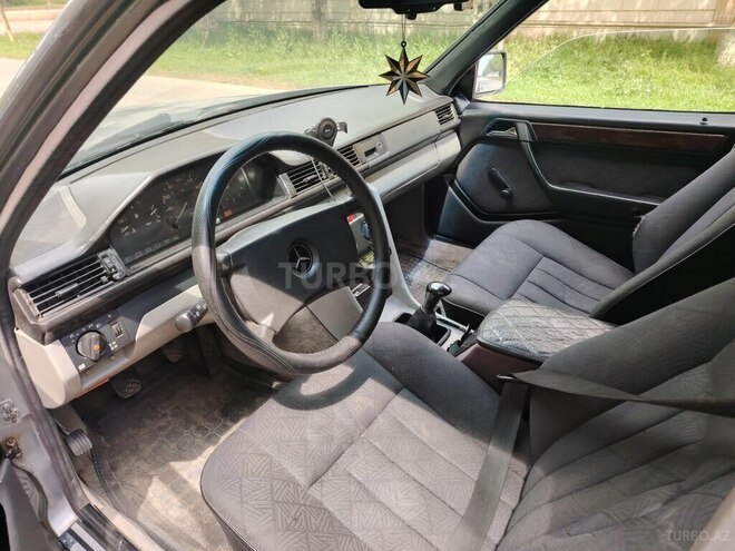 Mercedes E 200 d 1987, 100,000 km - 2.0 l - Biləsuvar
