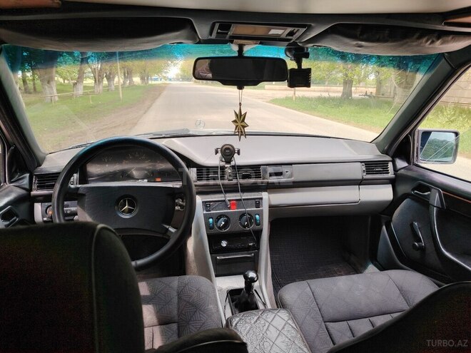 Mercedes E 200 d 1987, 100,000 km - 2.0 l - Biləsuvar