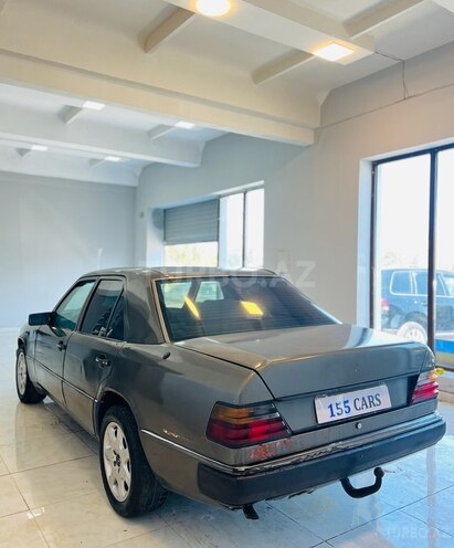 Mercedes E 250 1992, 298,671 km - 2.5 l - Bakı