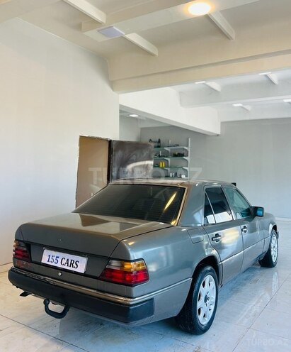 Mercedes E 250 1992, 298,671 km - 2.5 l - Bakı