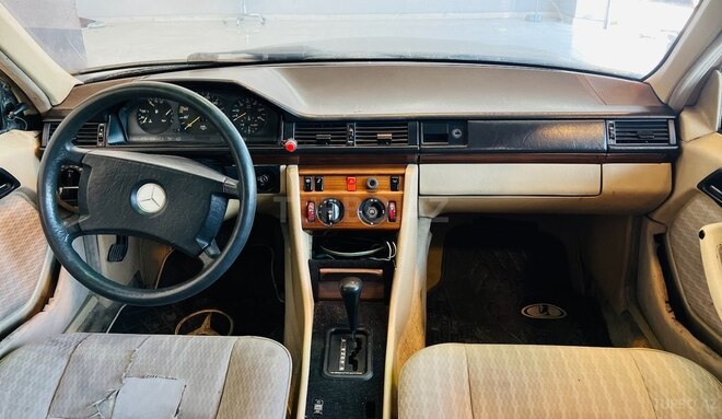Mercedes E 250 1992, 298,671 km - 2.5 l - Bakı