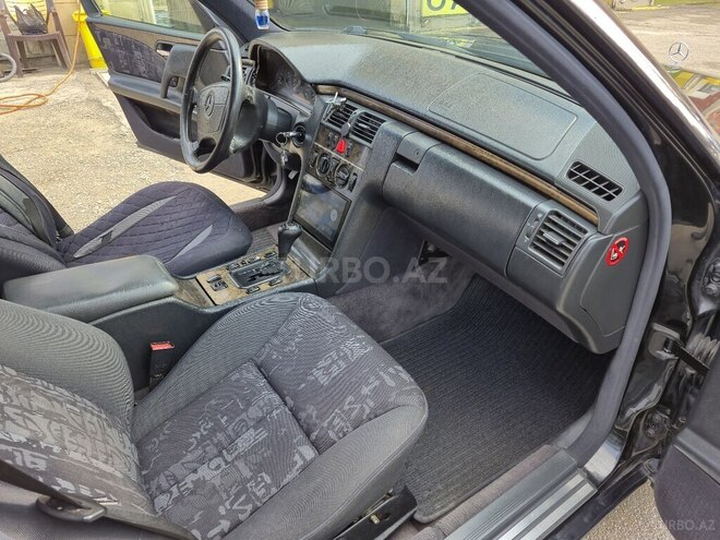 Mercedes E 240 1997, 312,000 km - 2.4 l - Gəncə