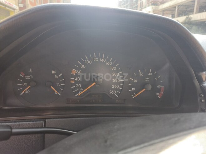 Mercedes E 240 1997, 312,000 km - 2.4 l - Gəncə