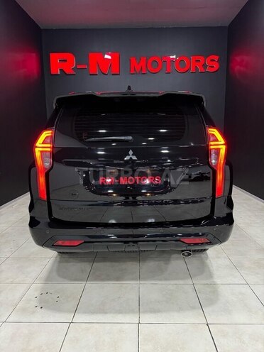 Mitsubishi  2021, 15,800 km - 3.0 l - Bakı