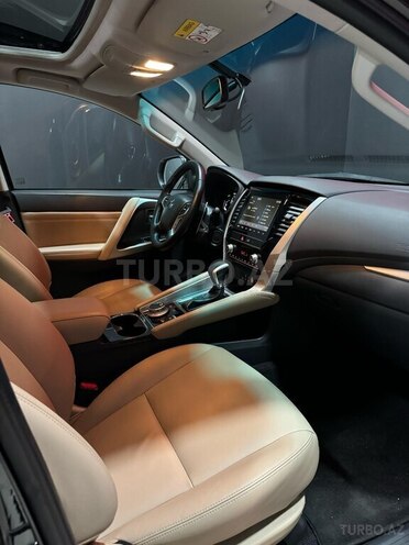 Mitsubishi  2021, 15,800 km - 3.0 l - Bakı