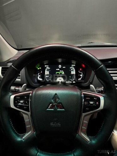 Mitsubishi  2021, 15,800 km - 3.0 l - Bakı