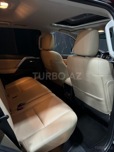 Mitsubishi  2021, 15,800 km - 3.0 l - Bakı