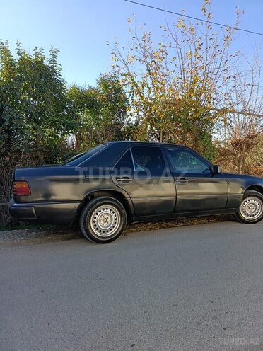 Mercedes E 290 1990, 4,545,454 km - 2.9 l - Zaqatala