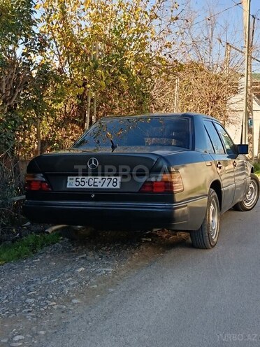 Mercedes E 290 1990, 4,545,454 km - 2.9 l - Zaqatala