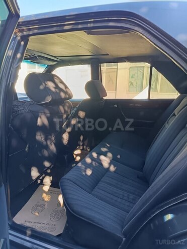 Mercedes E 290 1990, 4,545,454 km - 2.9 l - Zaqatala