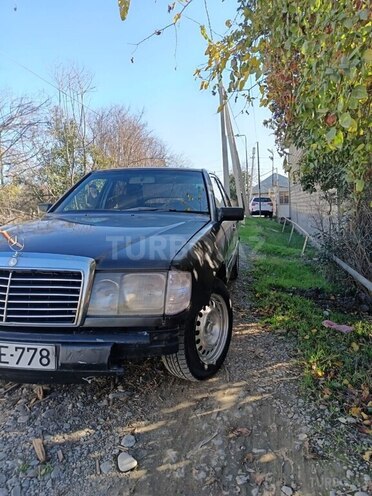 Mercedes E 290 1990, 4,545,454 km - 2.9 l - Zaqatala