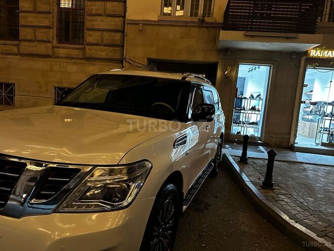 Nissan Patrol 2013, 181,100 km - 5.6 l - Bakı