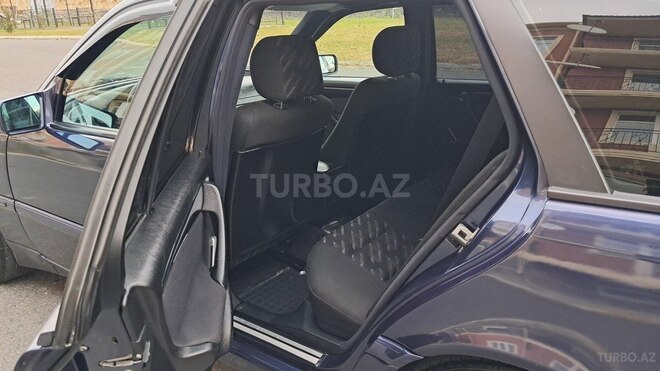 Mercedes C 200 2000, 252,036 km - 2.0 л - Qax