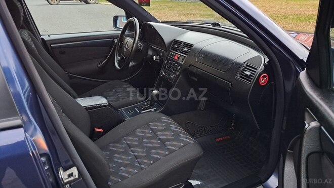 Mercedes C 200 2000, 252,036 km - 2.0 л - Qax