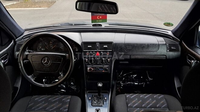 Mercedes C 200 2000, 252,036 km - 2.0 л - Qax
