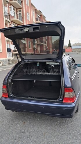 Mercedes C 200 2000, 252,036 km - 2.0 л - Qax